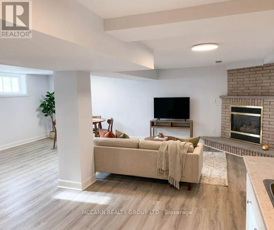 B - 582 MULOCK COURT
