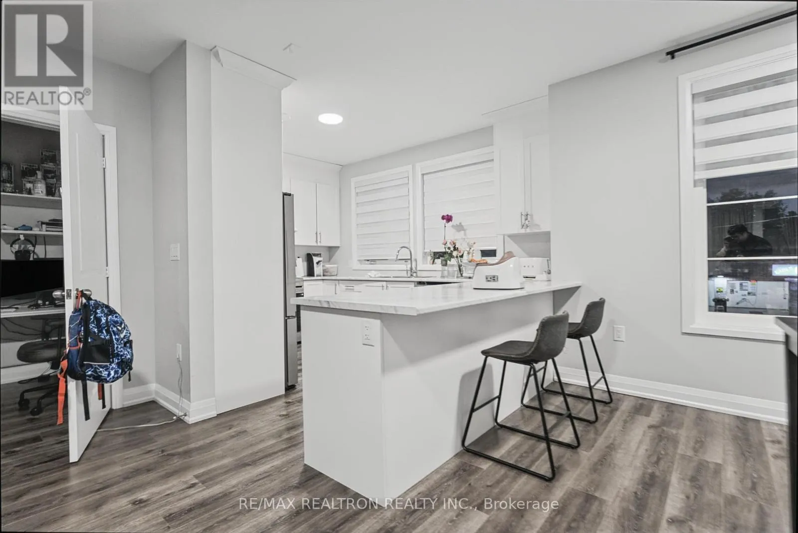 10 - 260 EAGLE STREET