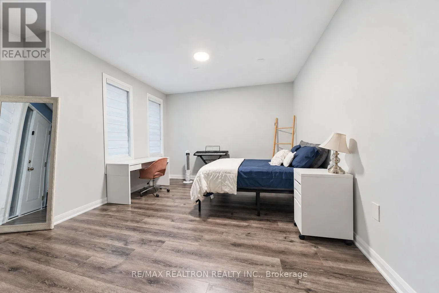 10 - 260 EAGLE STREET