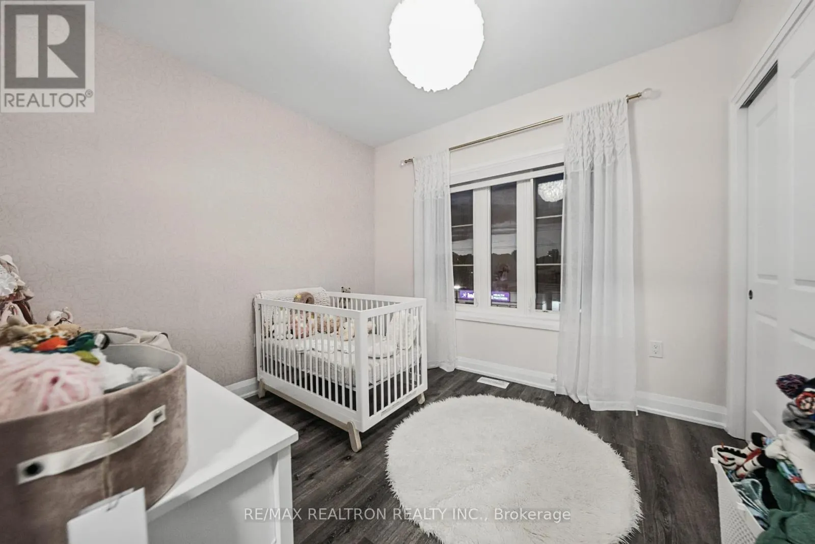 10 - 260 EAGLE STREET