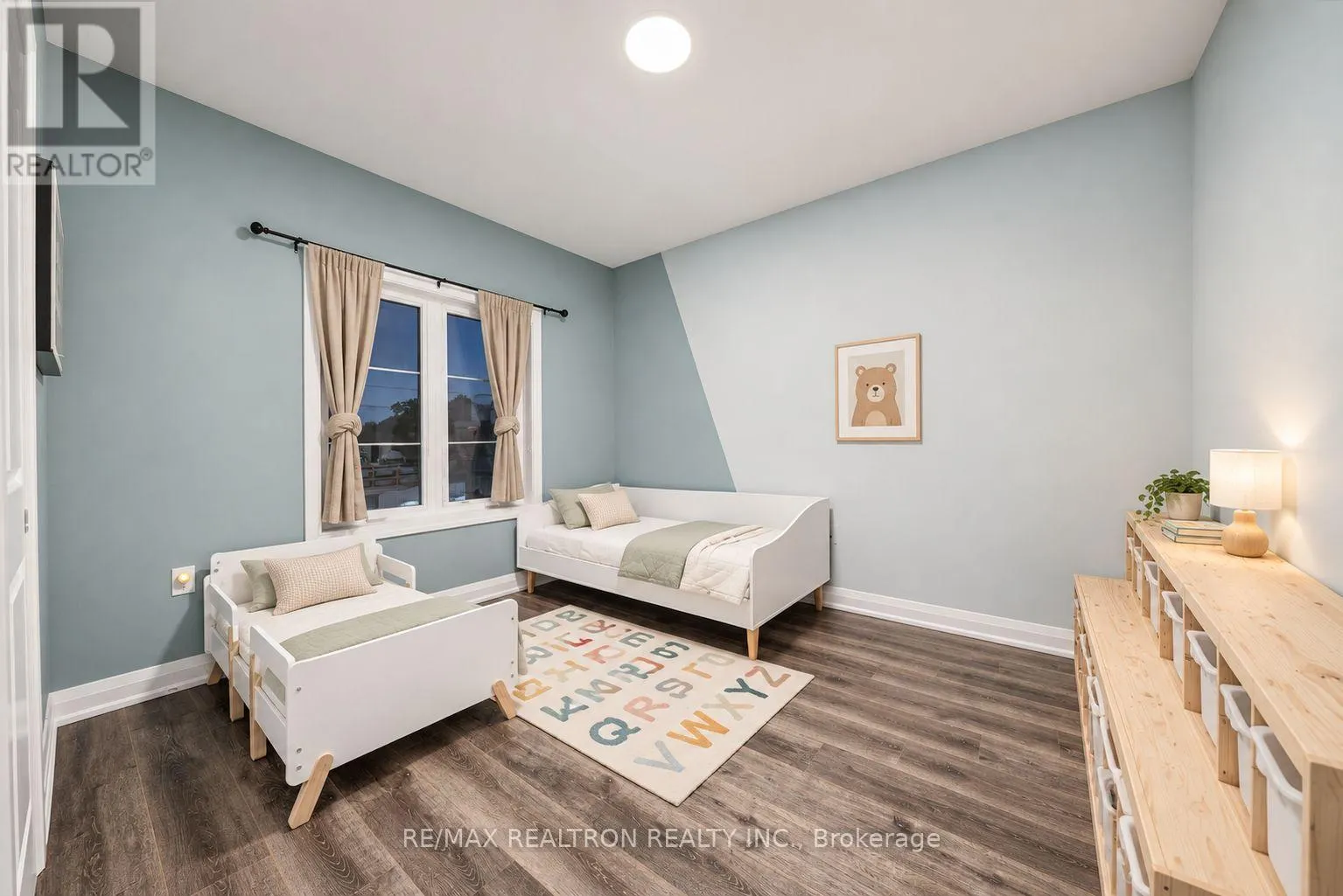 10 - 260 EAGLE STREET
