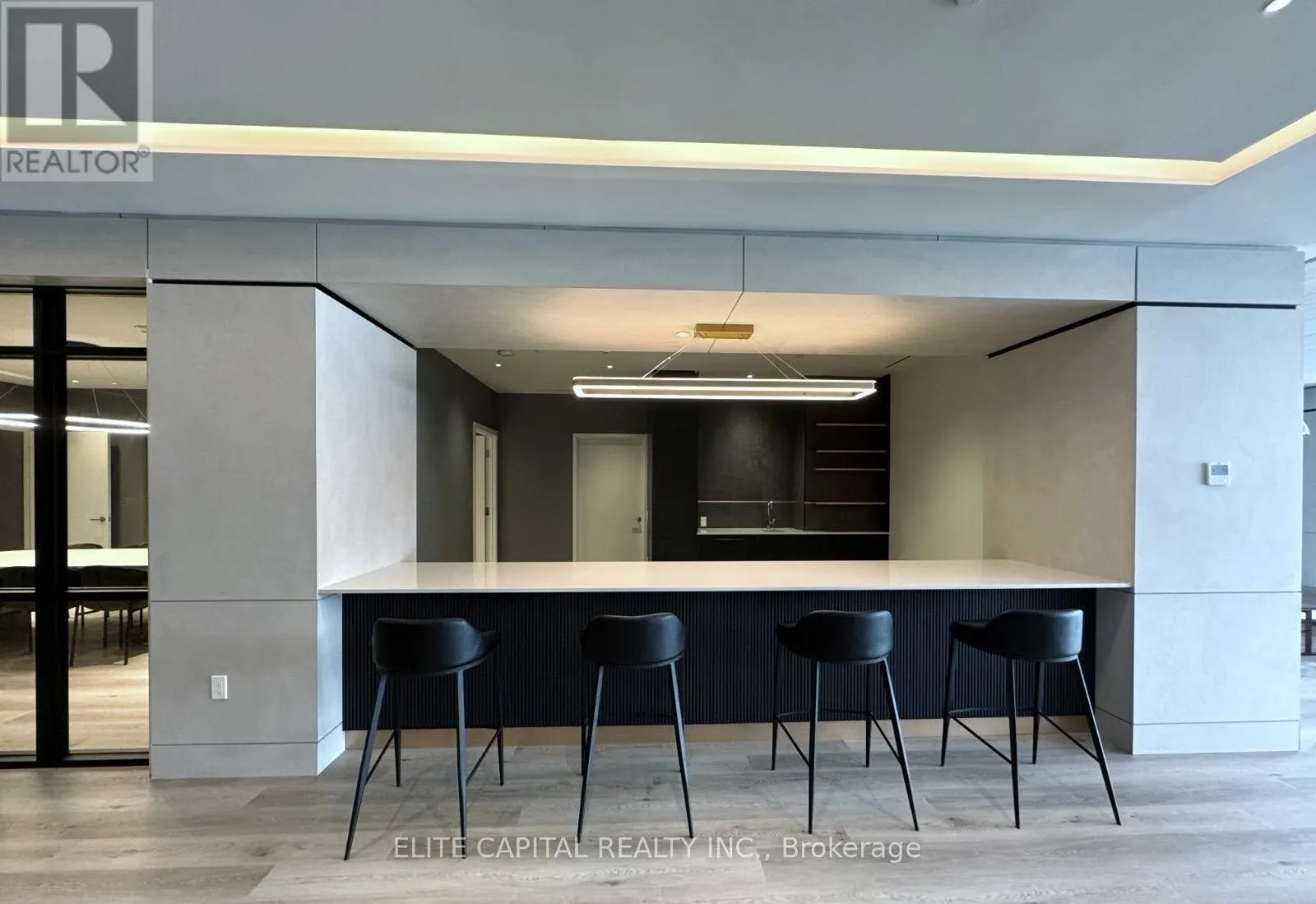 428 - 50 UPPER MALL WAY