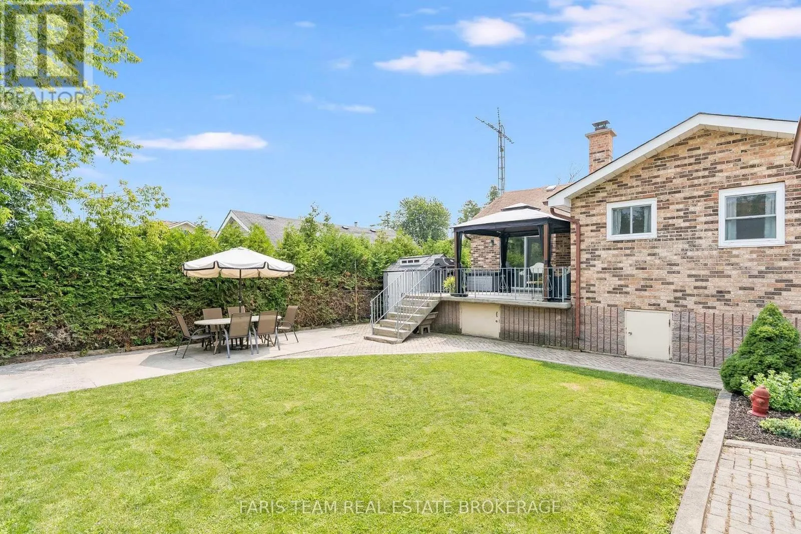 987 ISABELLA STREET