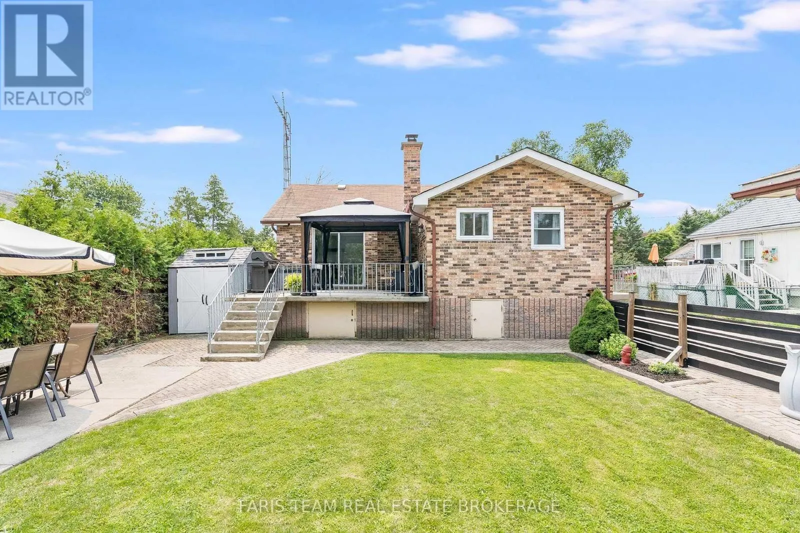 987 ISABELLA STREET