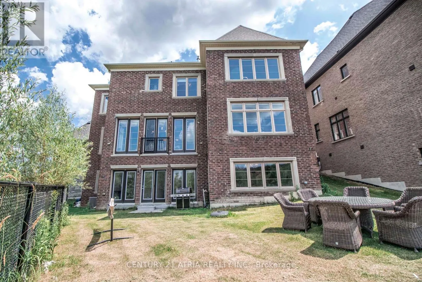 122 BURNS BOULEVARD
