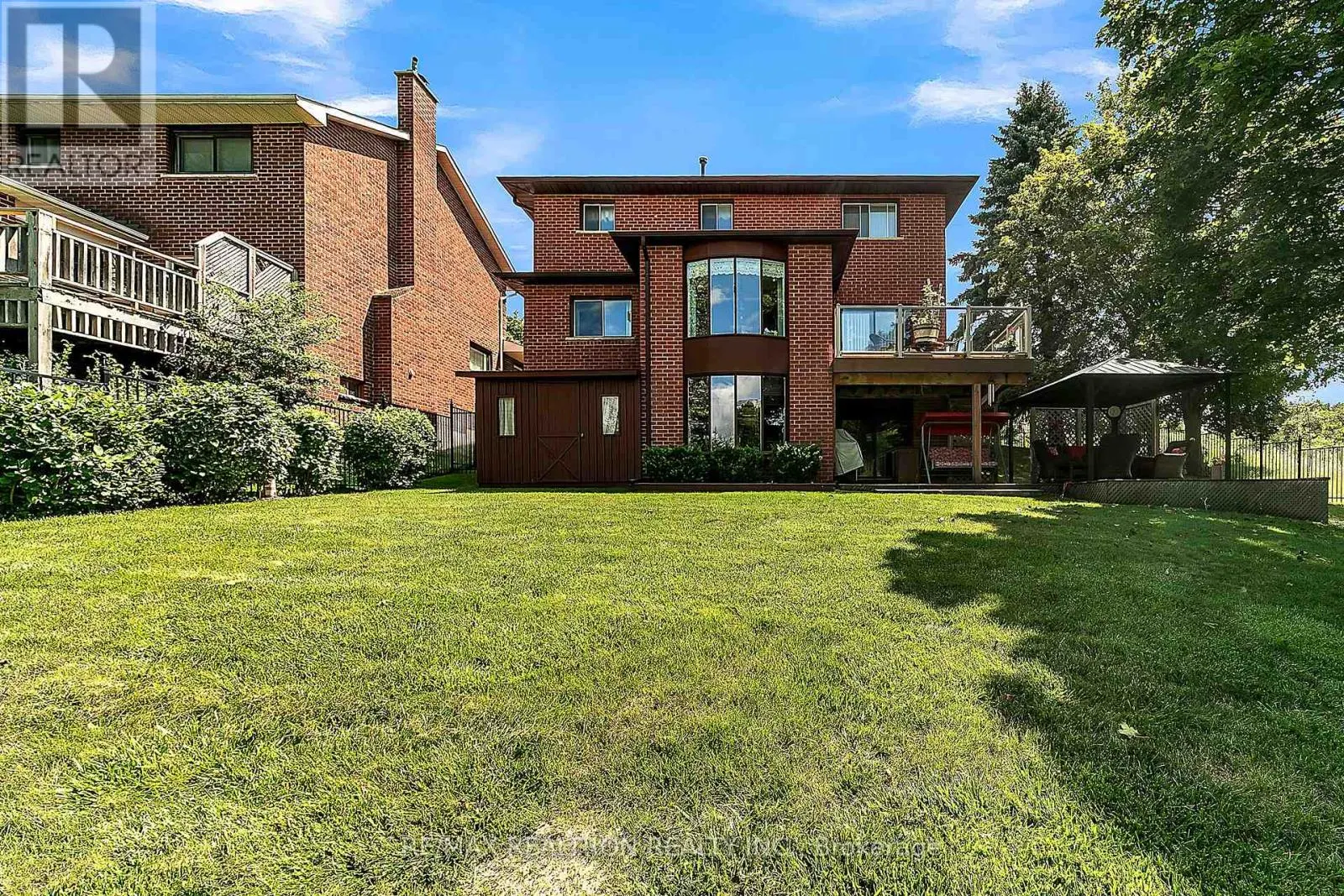 114 GOLF LINKS DRIVE S