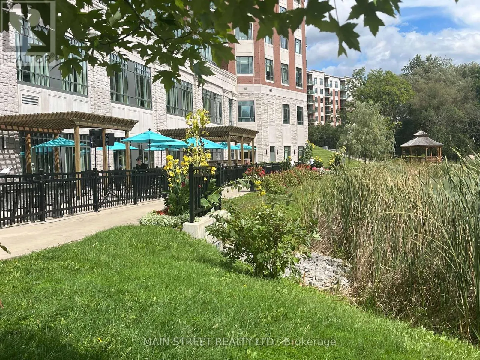 218 - 420 WILLIAM GRAHAM DRIVE