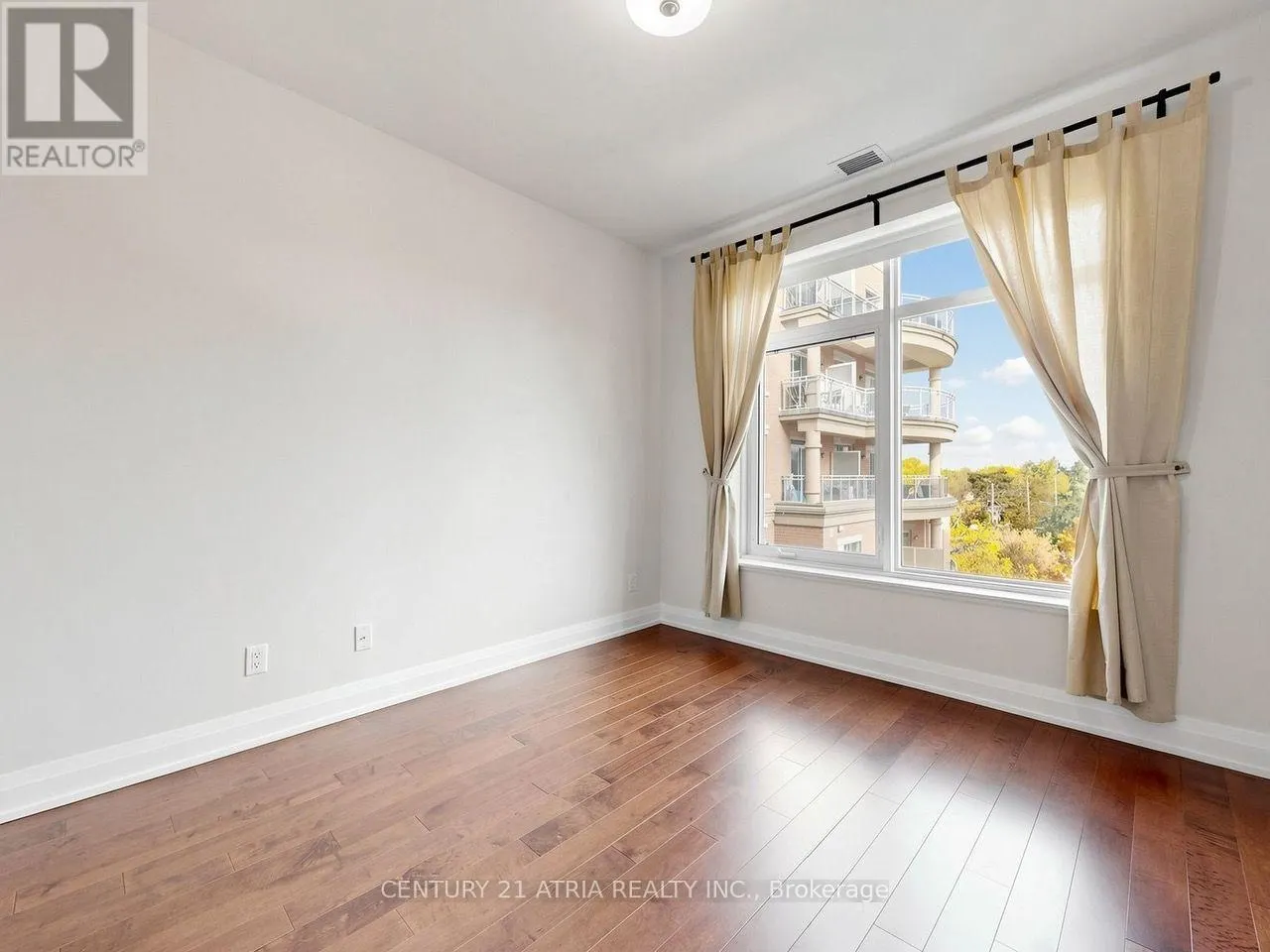 512 - 15277 YONGE STREET