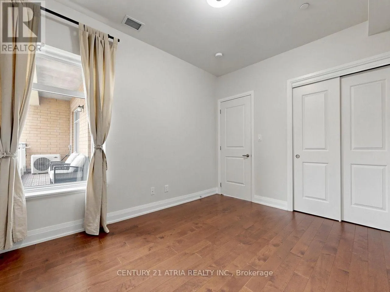 512 - 15277 YONGE STREET