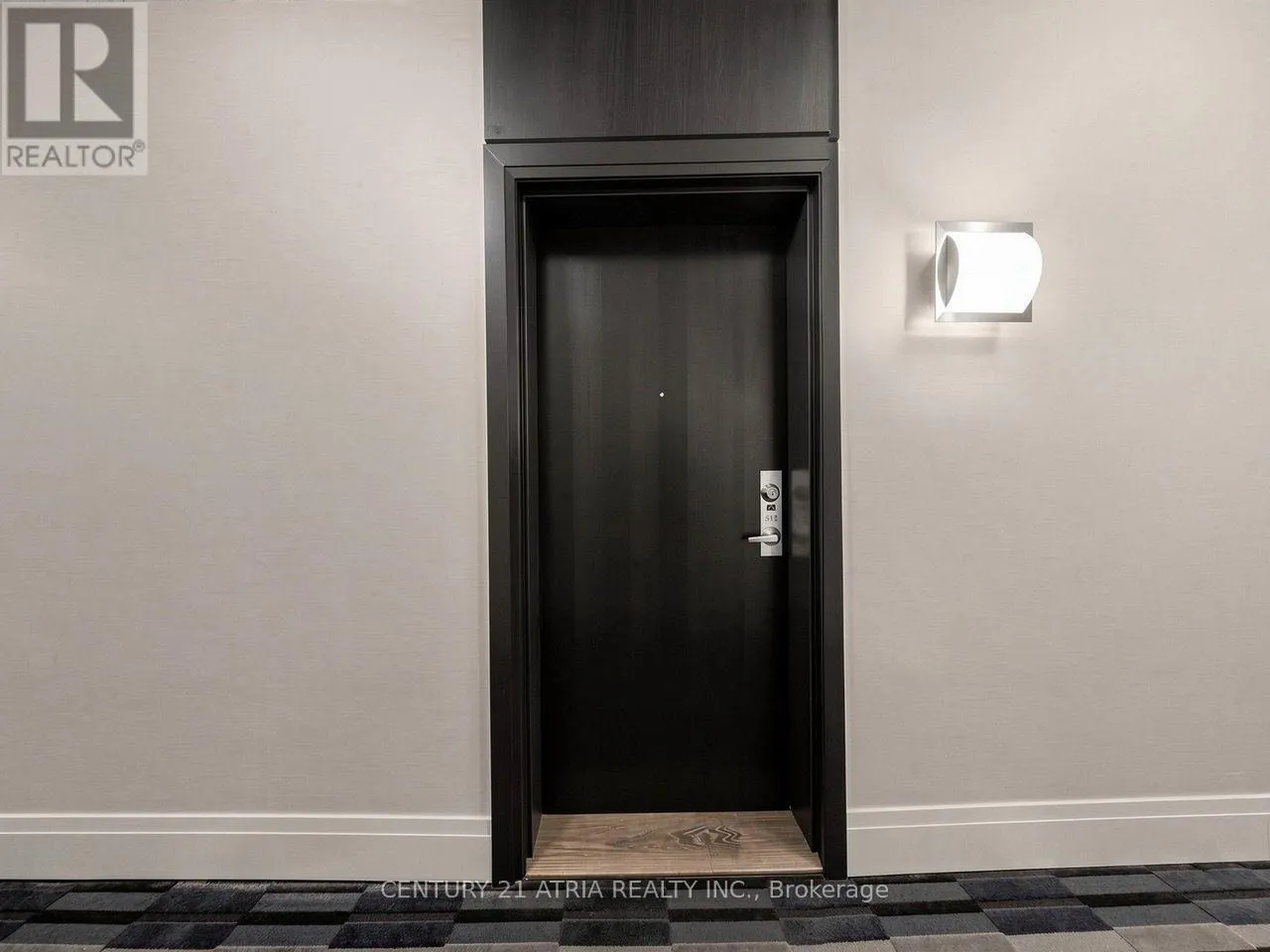 512 - 15277 YONGE STREET