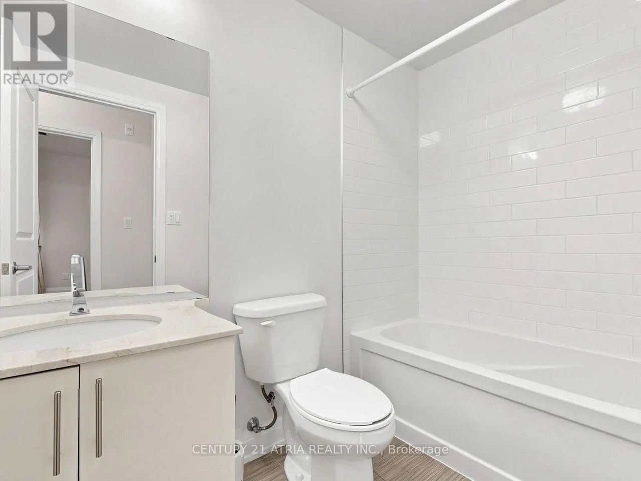 512 - 15277 YONGE STREET