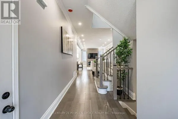 211 WILDBERRY CRESCENT