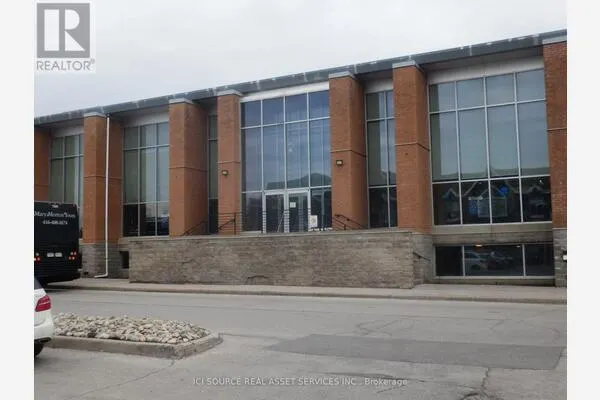 E18 - 4300 STEELES AVENUE E