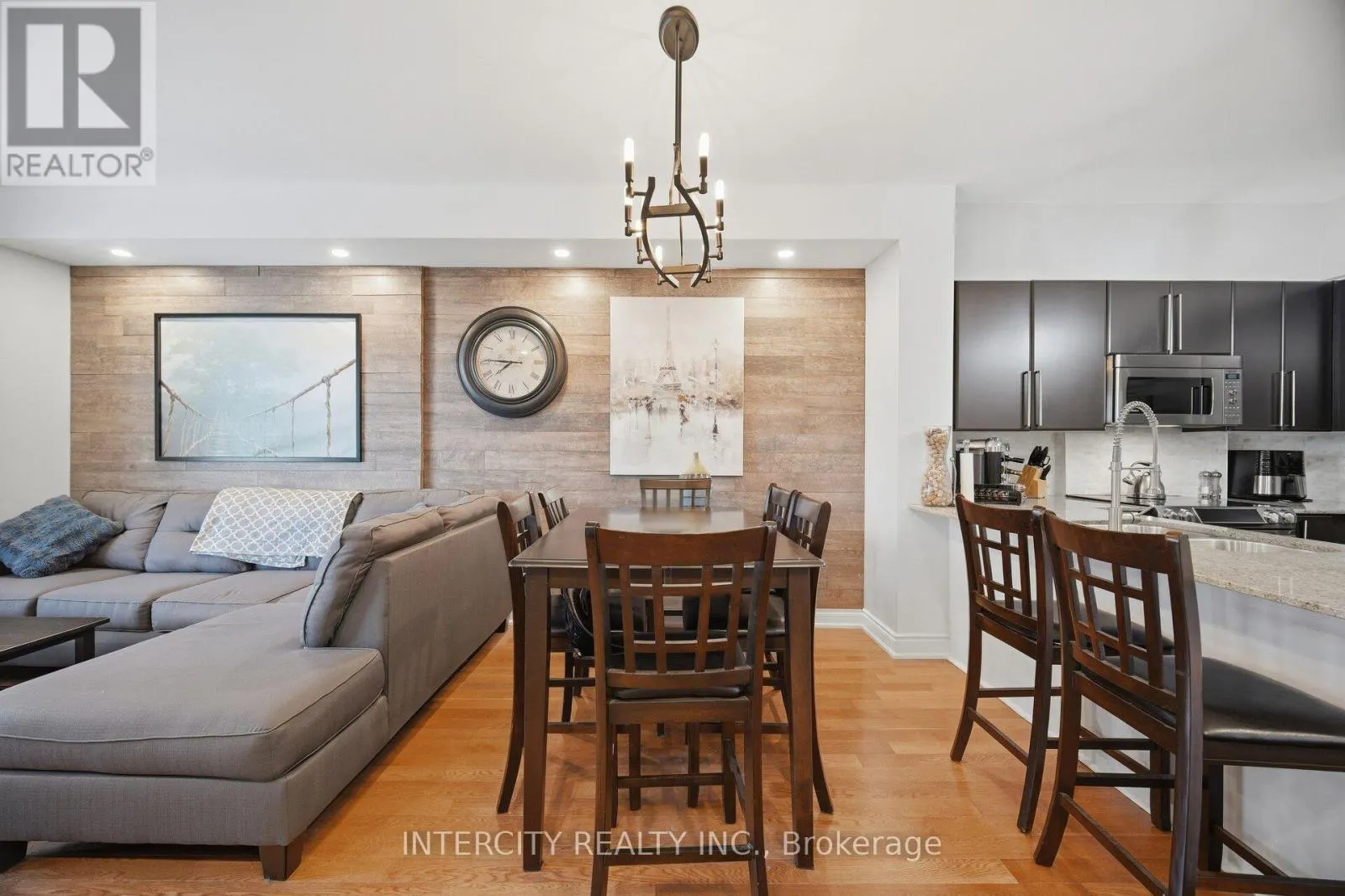 207 - 10211 KEELE STREET