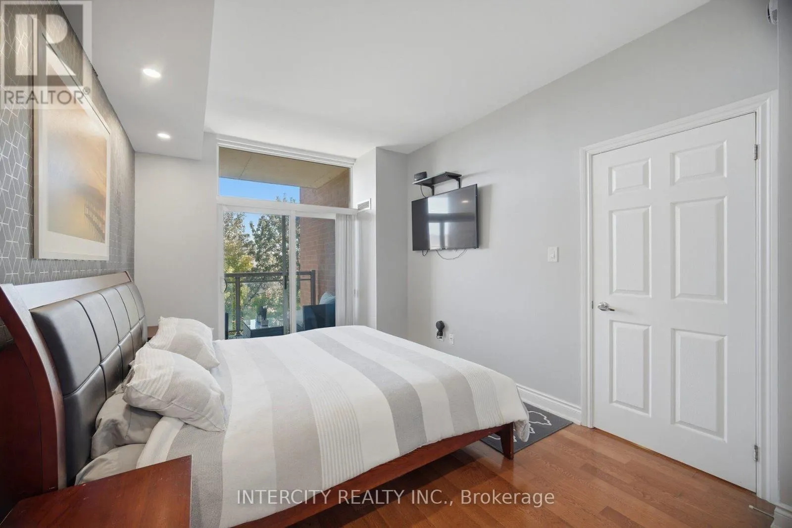 207 - 10211 KEELE STREET