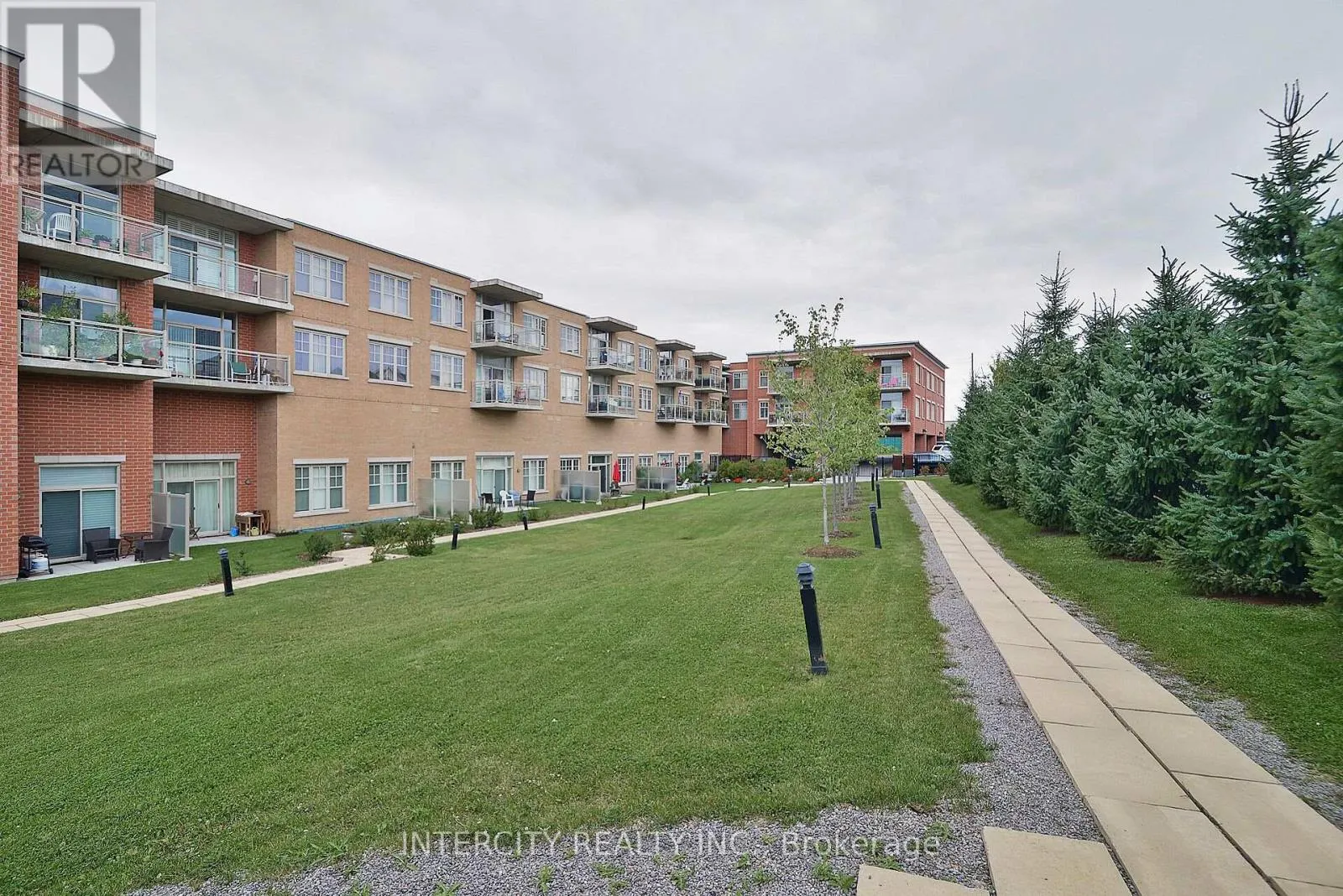 207 - 10211 KEELE STREET