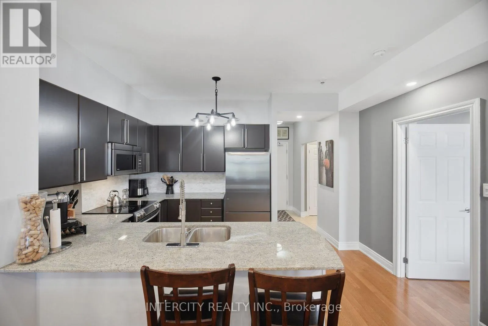 207 - 10211 KEELE STREET