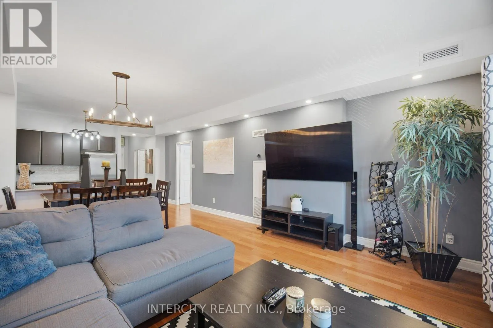 207 - 10211 KEELE STREET