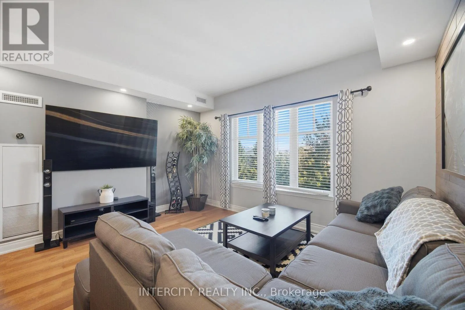 207 - 10211 KEELE STREET