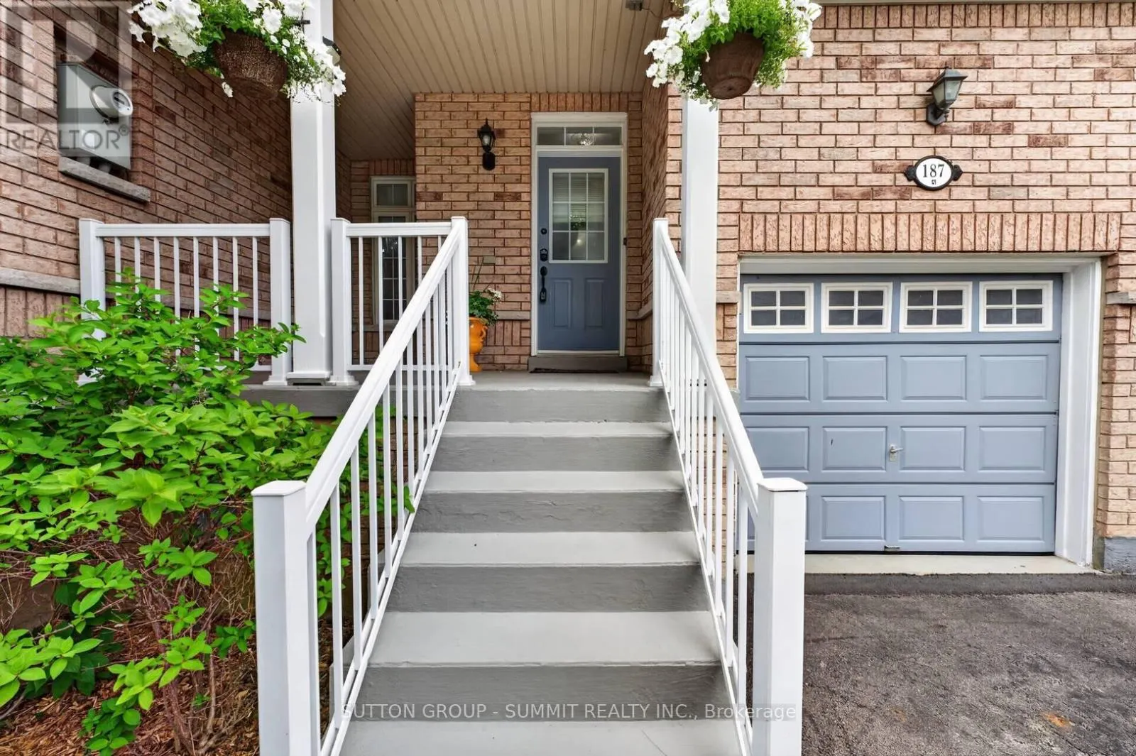 187 KIRKVALLEY CRESCENT