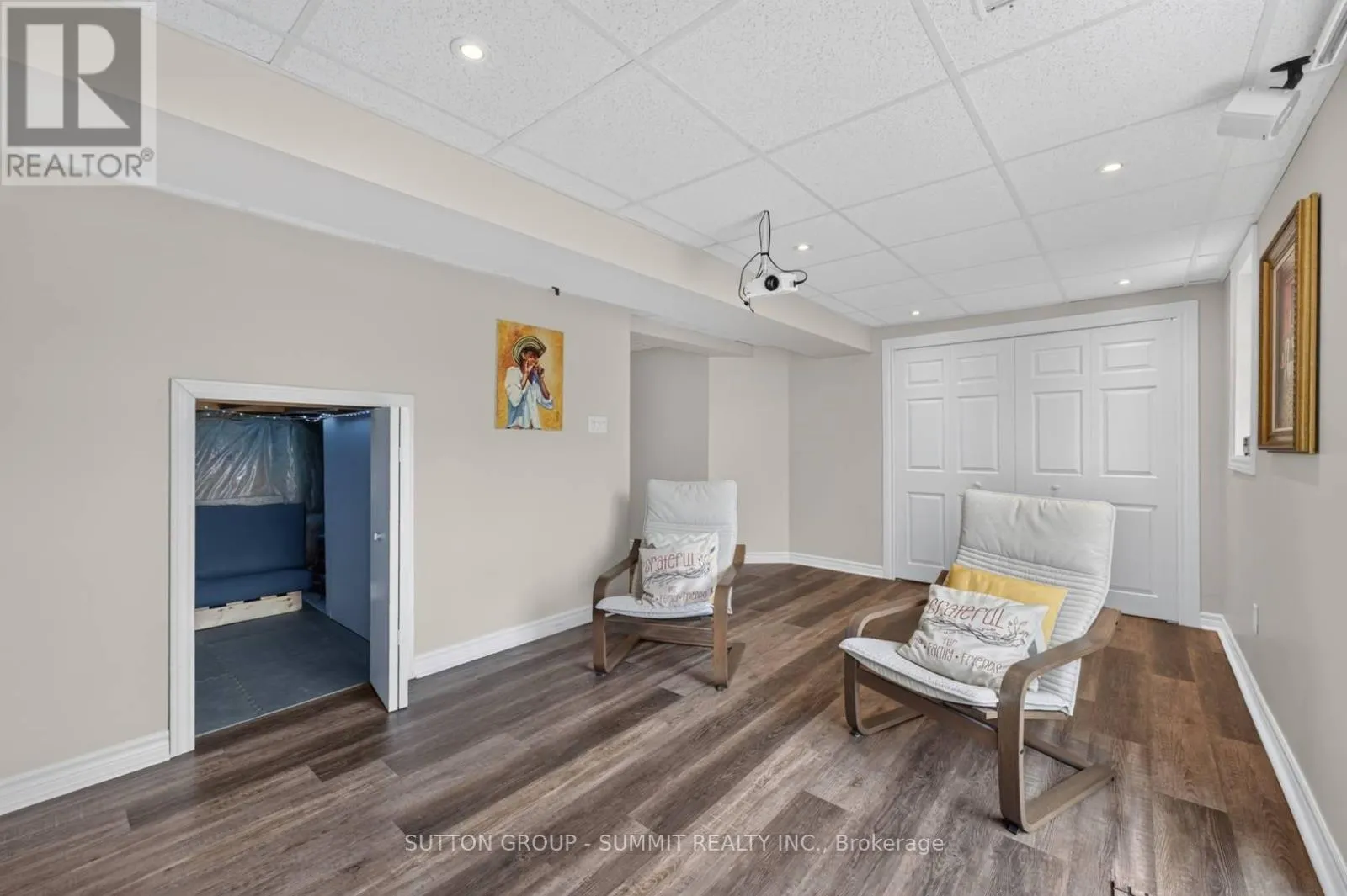 187 KIRKVALLEY CRESCENT