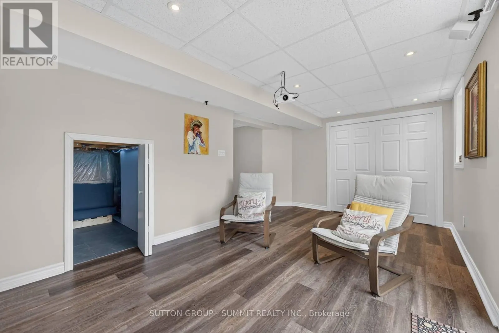 187 KIRKVALLEY CRESCENT