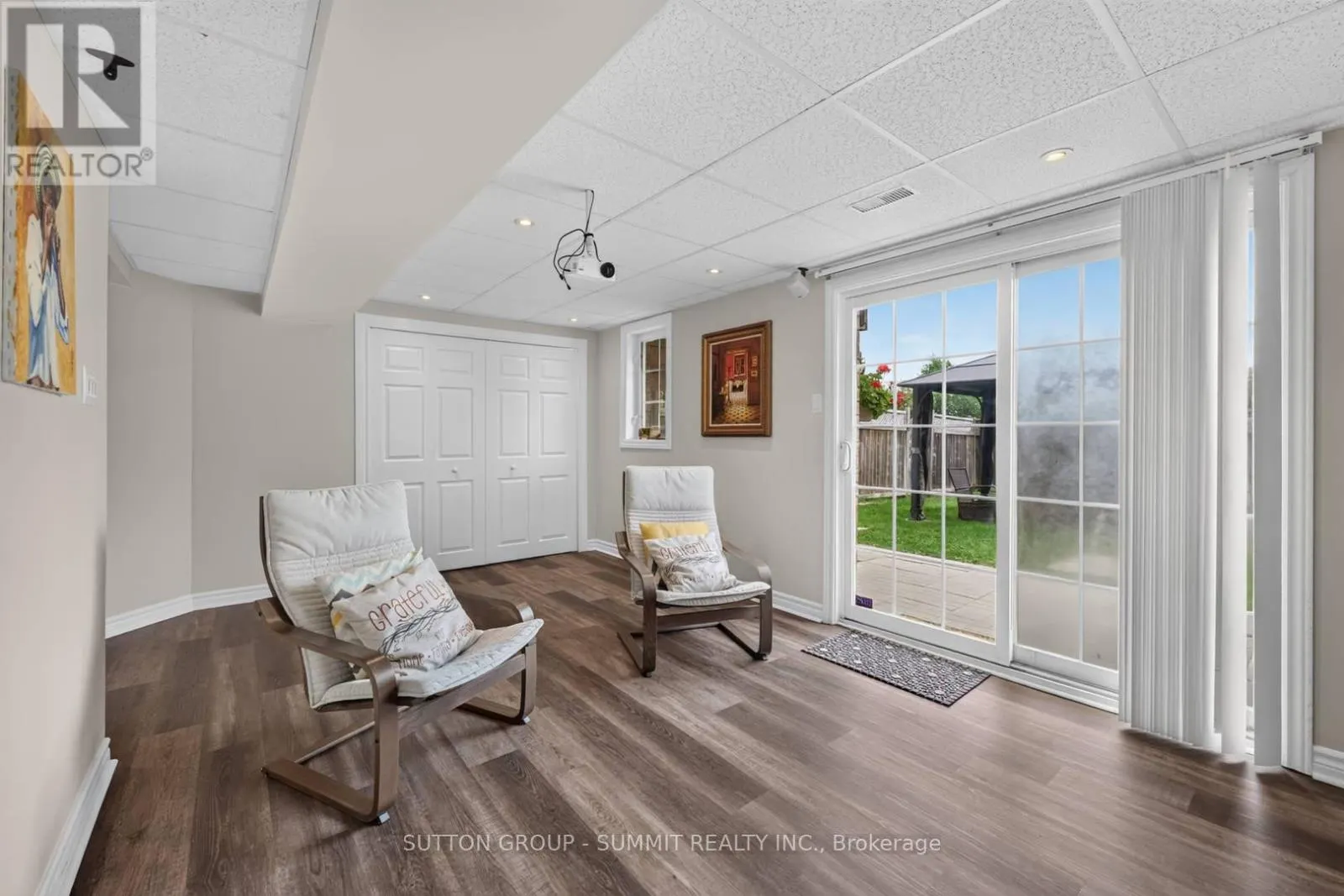 187 KIRKVALLEY CRESCENT