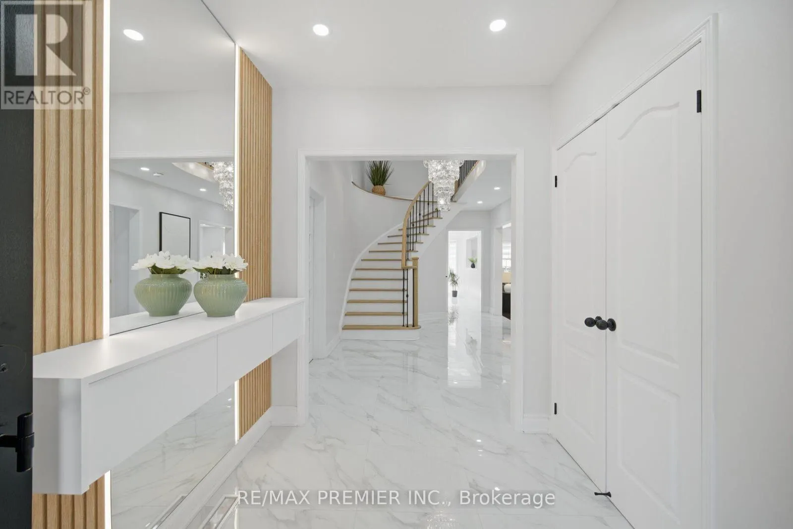 95 HUDSON DRIVE