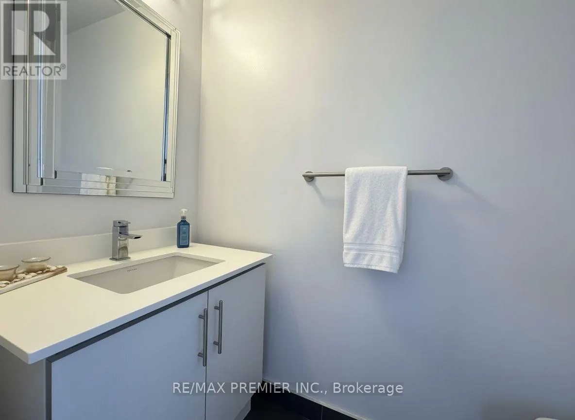 99 - 303 BROWARD WAY