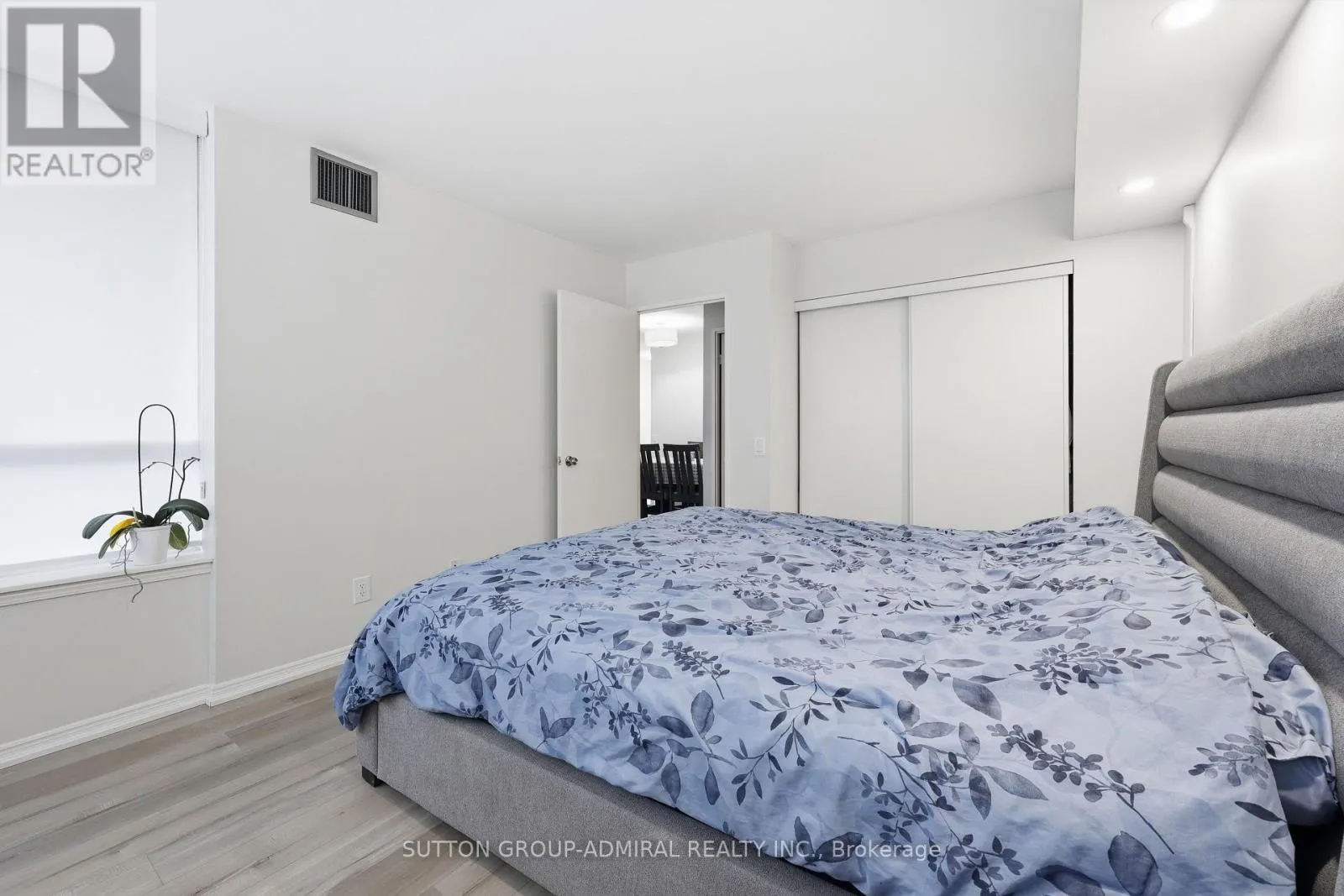 211 - 81 TOWNSGATE DRIVE