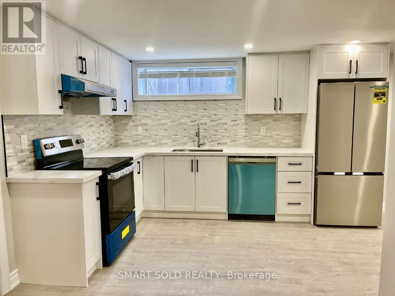 LOWER - 228 SILVERBIRCH DRIVE