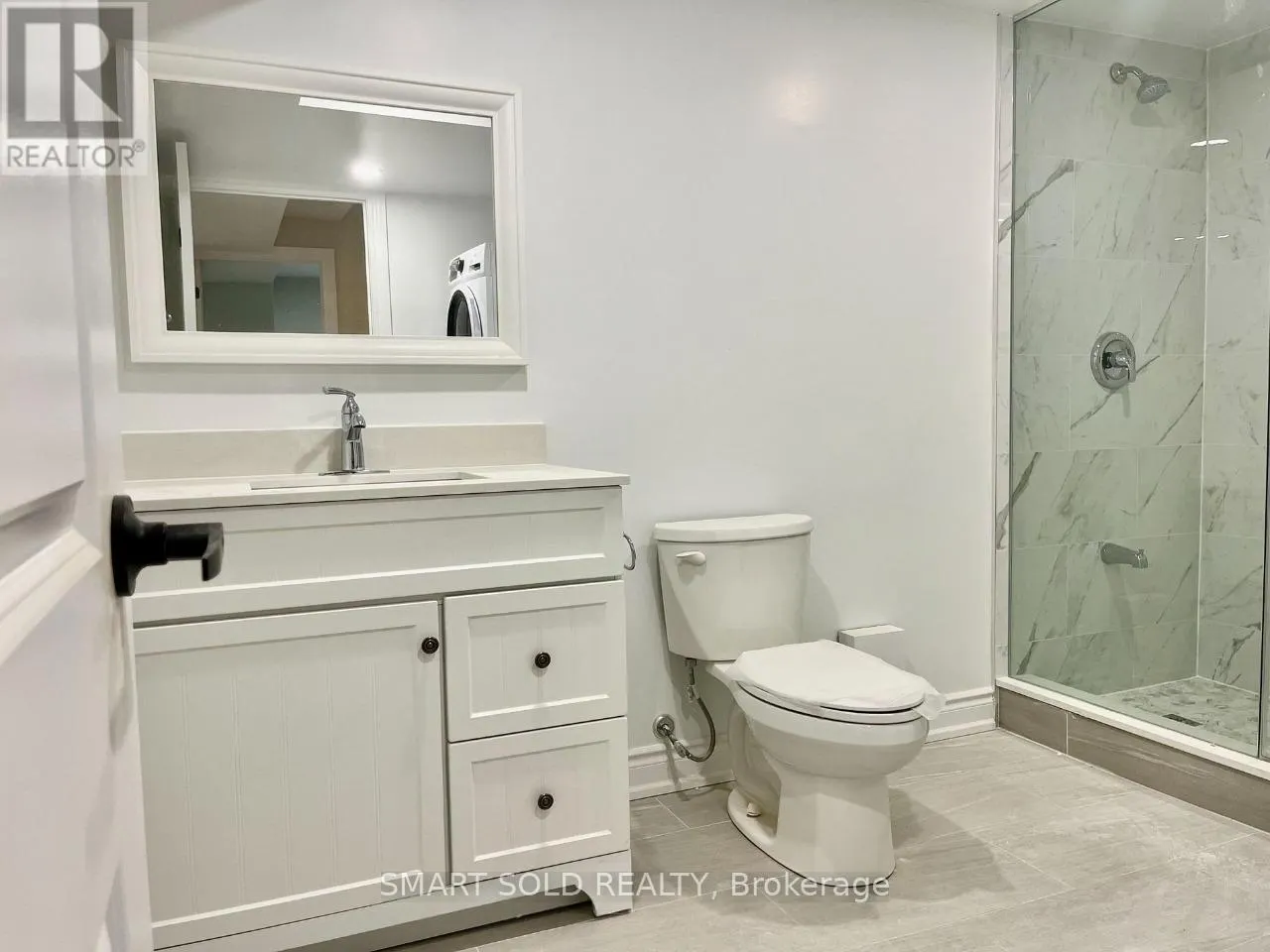 LOWER - 228 SILVERBIRCH DRIVE