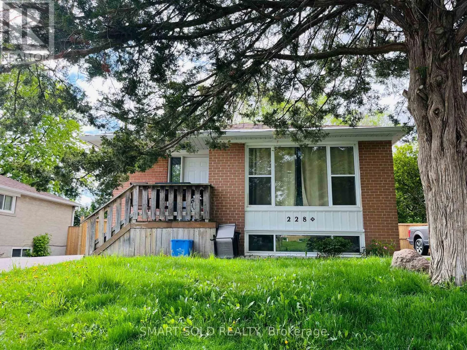 LOWER - 228 SILVERBIRCH DRIVE