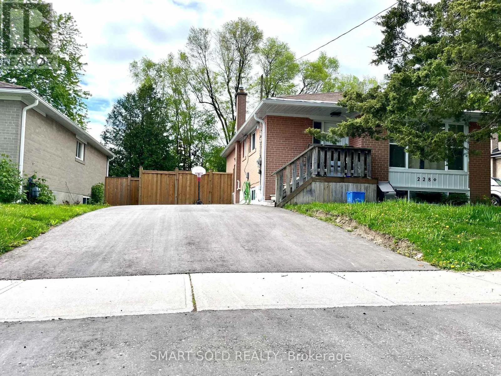 LOWER - 228 SILVERBIRCH DRIVE