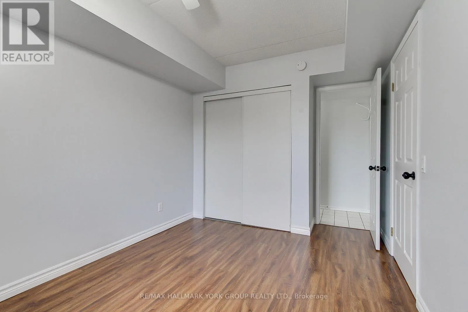 304 - 160 WELLINGTON STREET E