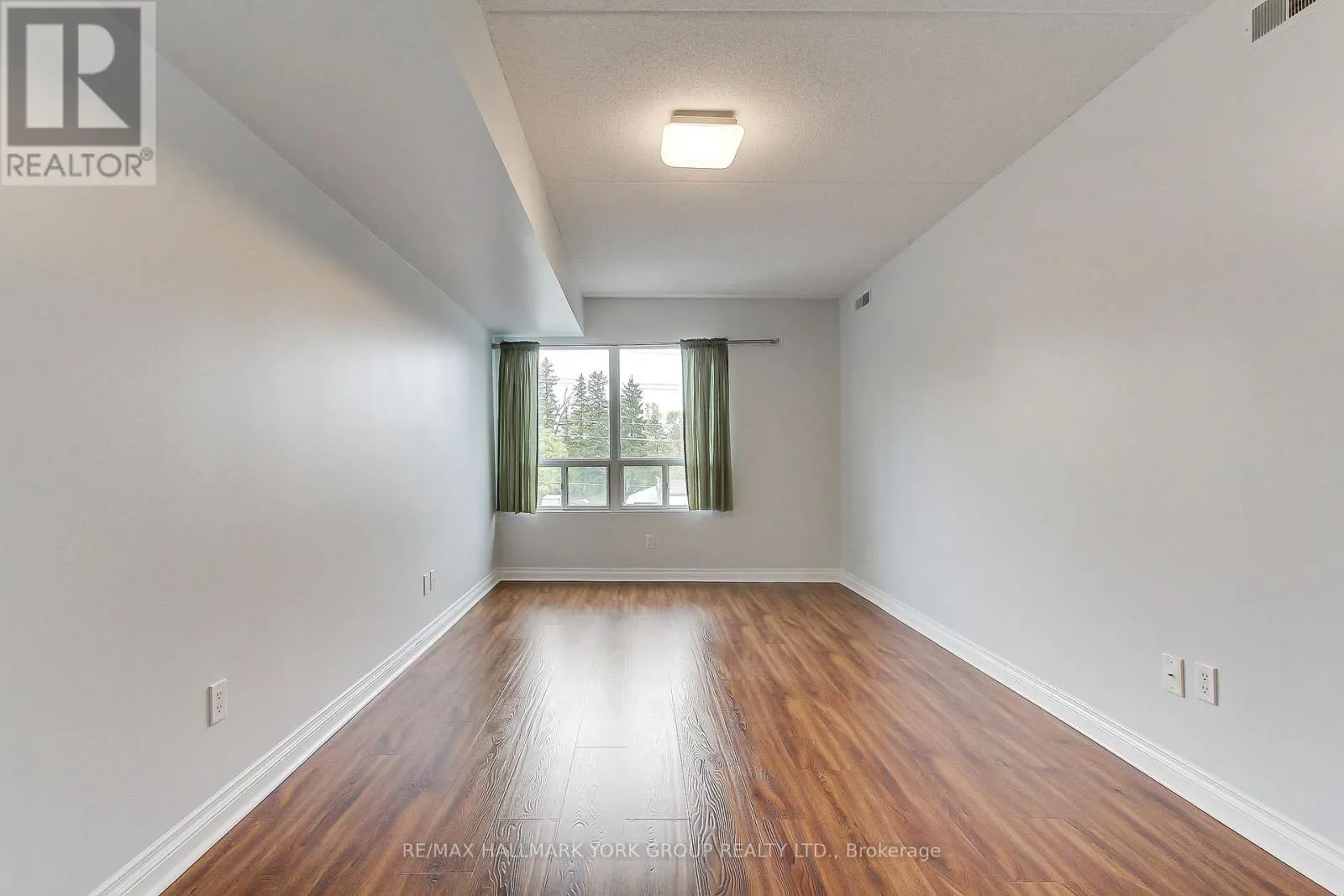 304 - 160 WELLINGTON STREET E
