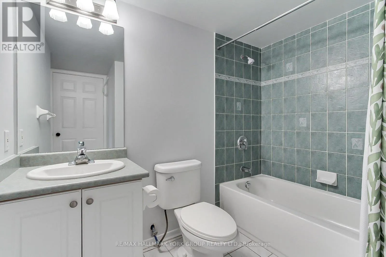 304 - 160 WELLINGTON STREET E