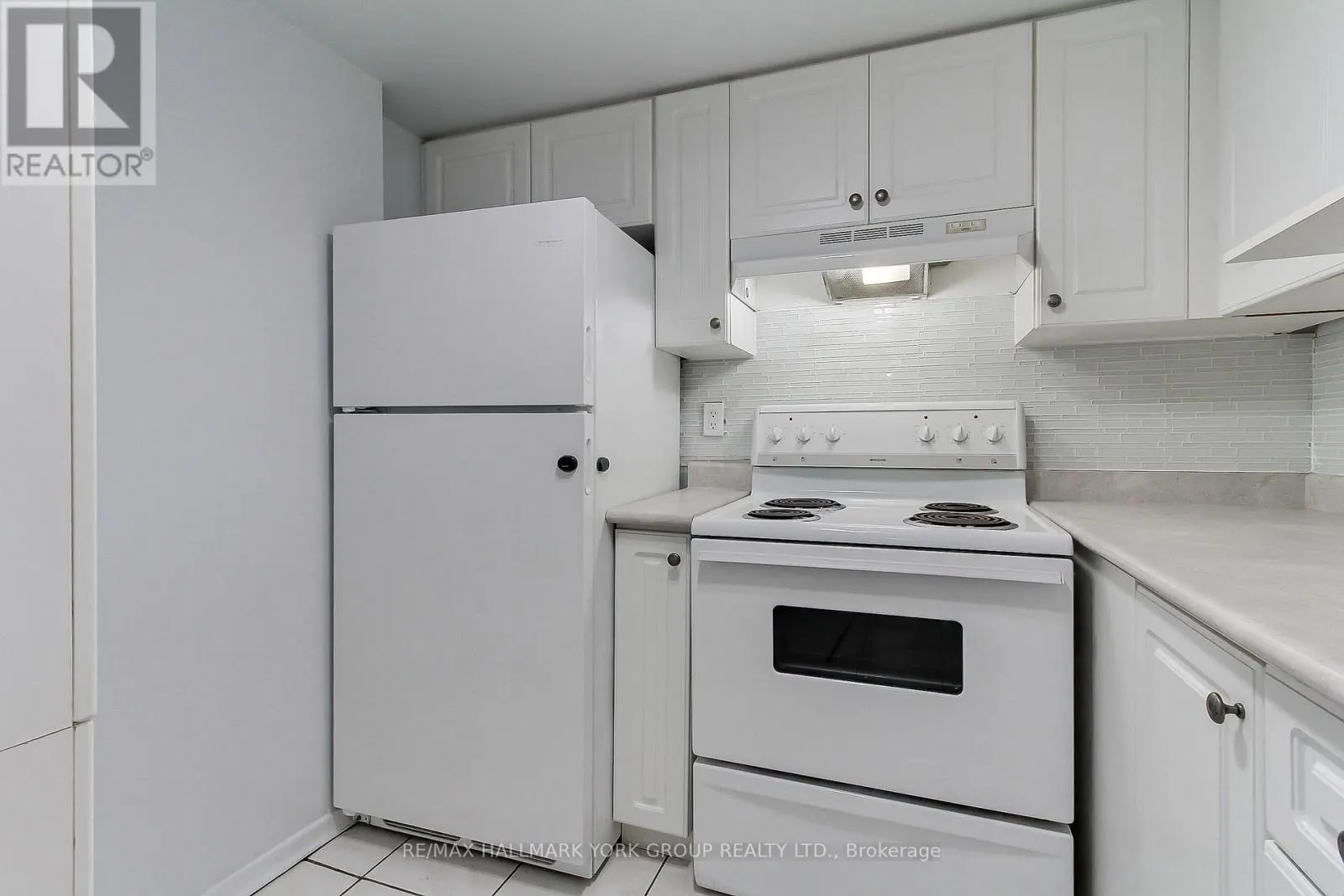 304 - 160 WELLINGTON STREET E