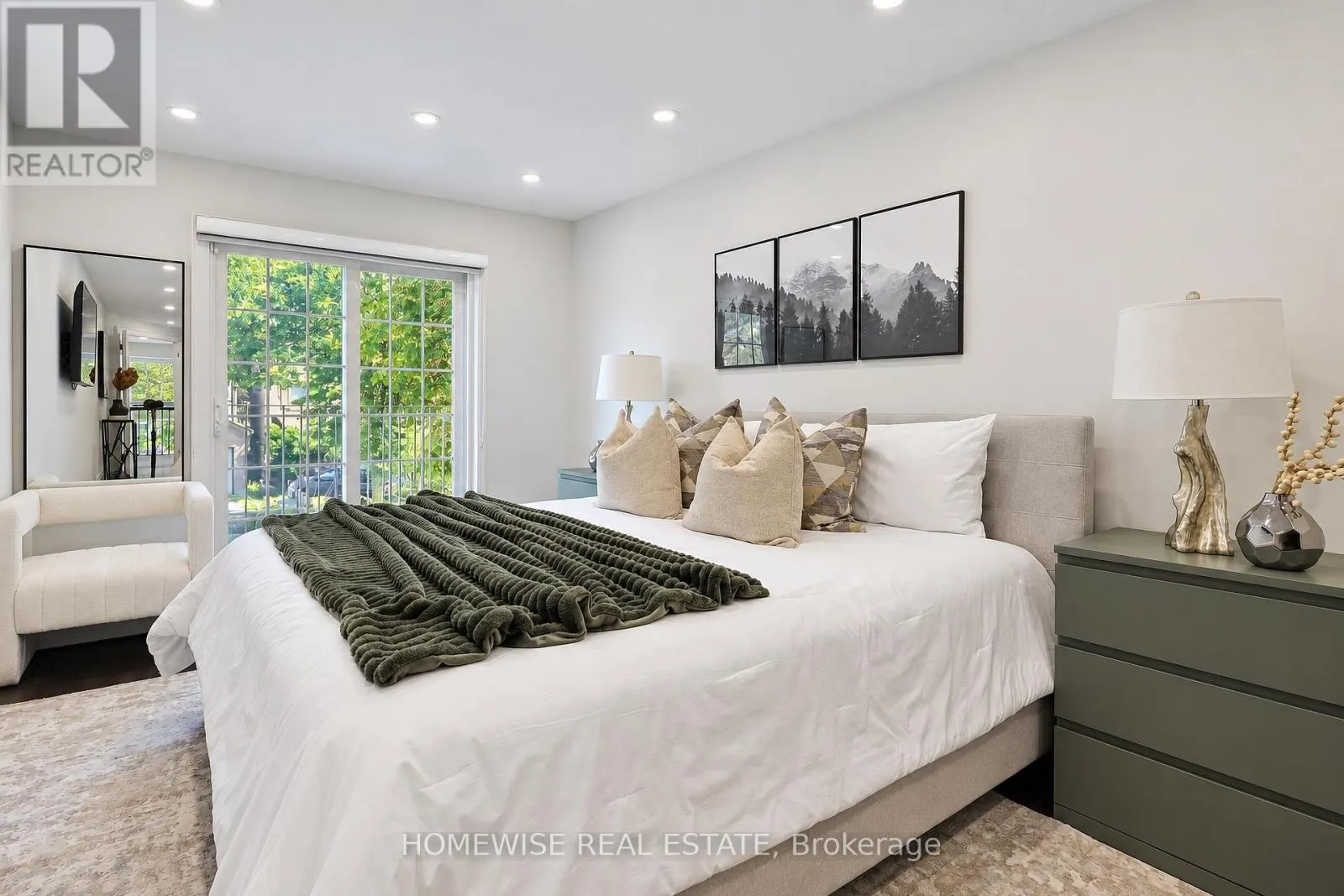 120 MCMORRAN CRESCENT