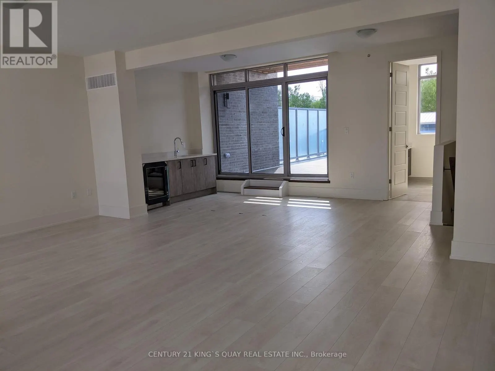 3736 FERRETTI COURT