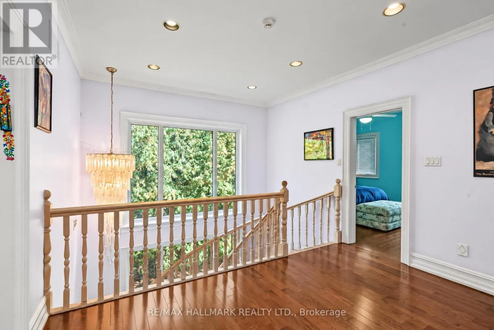 28 RENAISSANCE COURT W