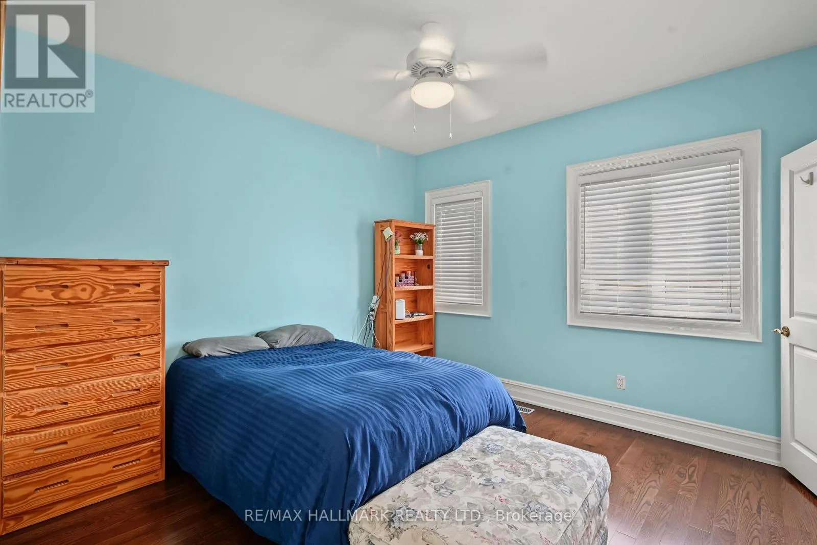 28 RENAISSANCE COURT W