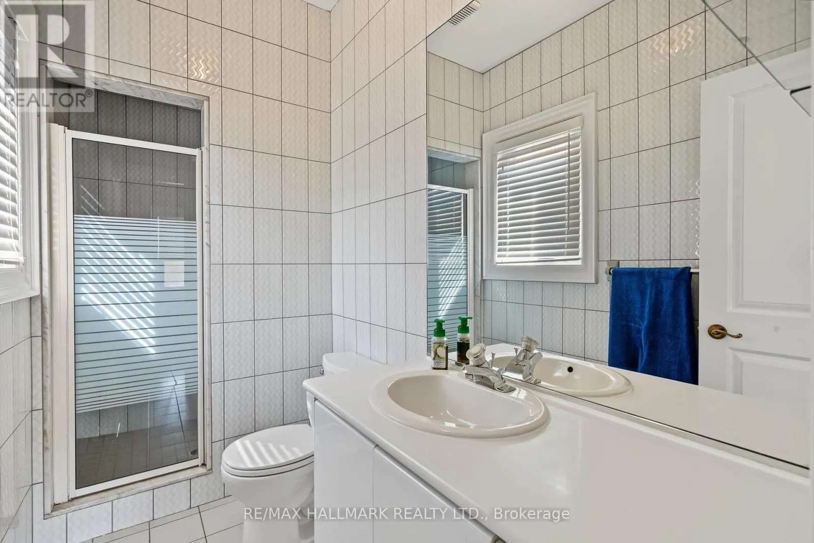 28 RENAISSANCE COURT W