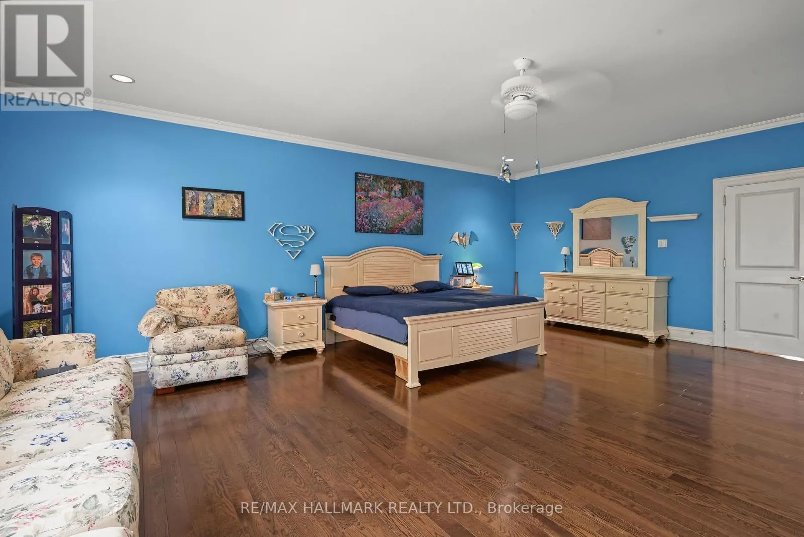 28 RENAISSANCE COURT W