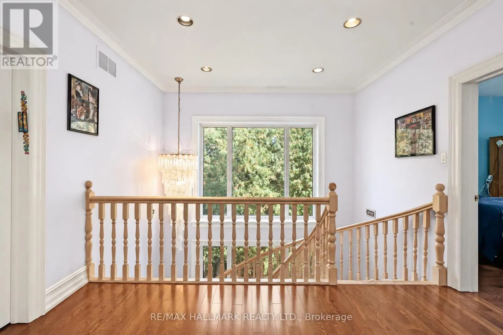 28 RENAISSANCE COURT W