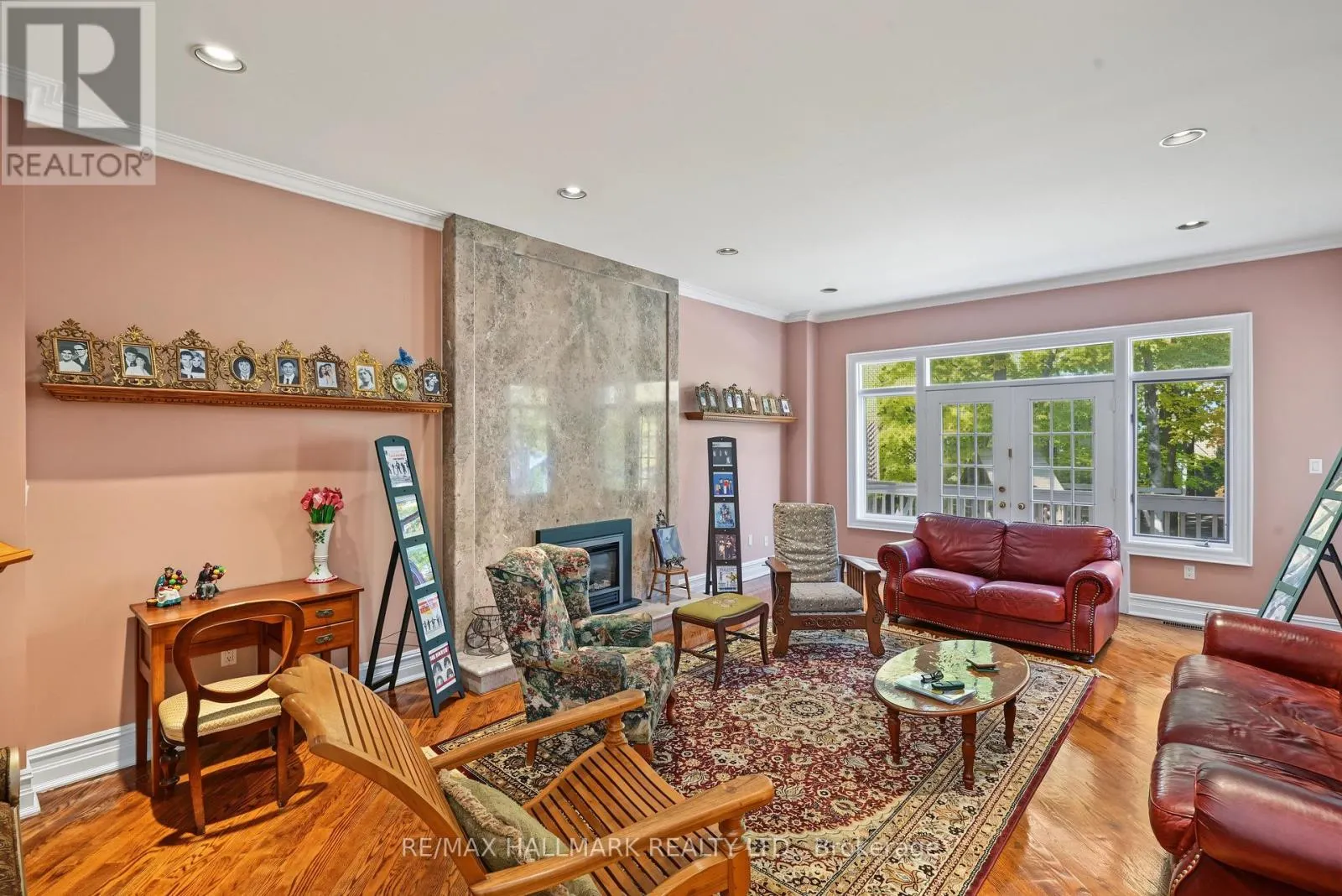 28 RENAISSANCE COURT W