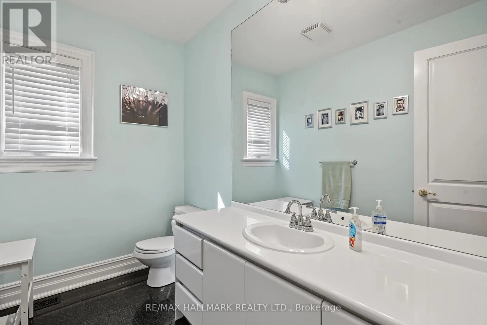 28 RENAISSANCE COURT W