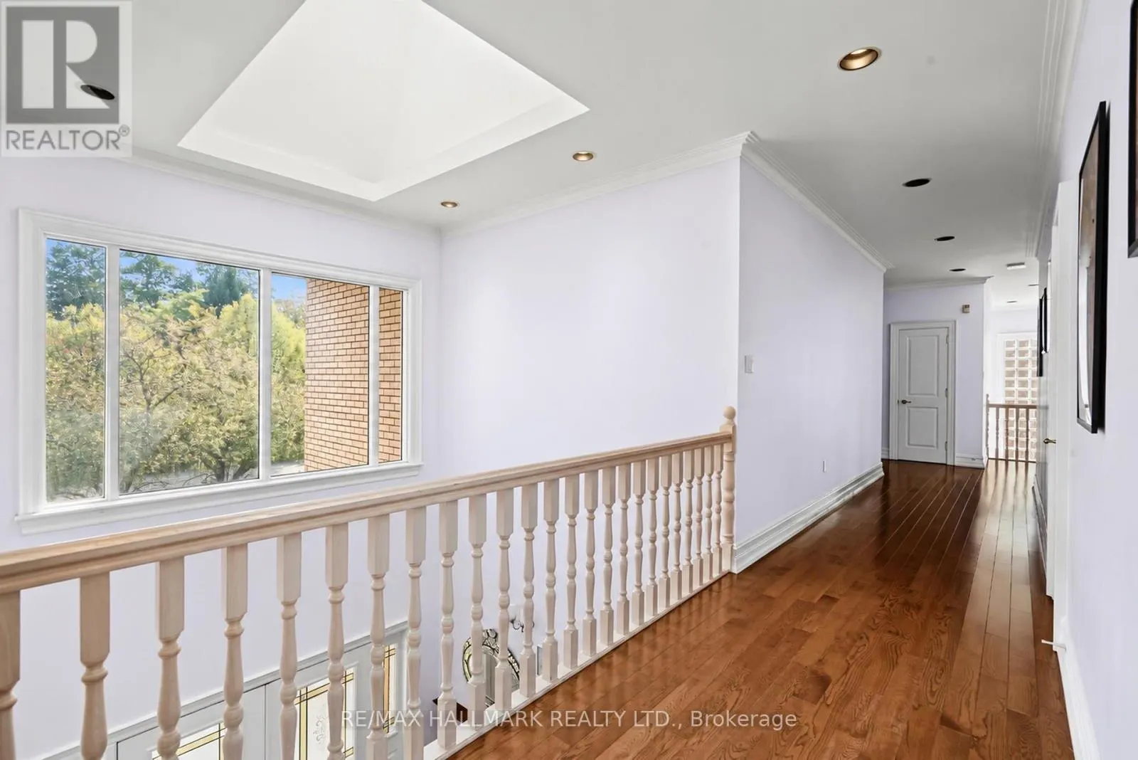 28 RENAISSANCE COURT W