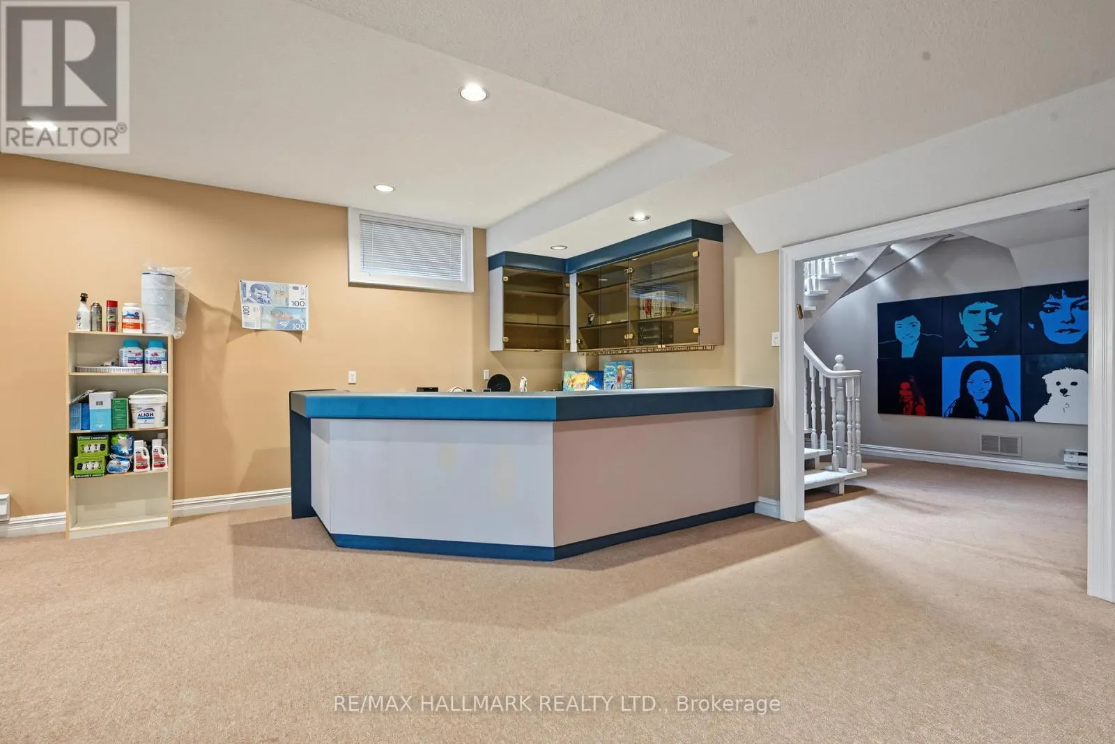 28 RENAISSANCE COURT W