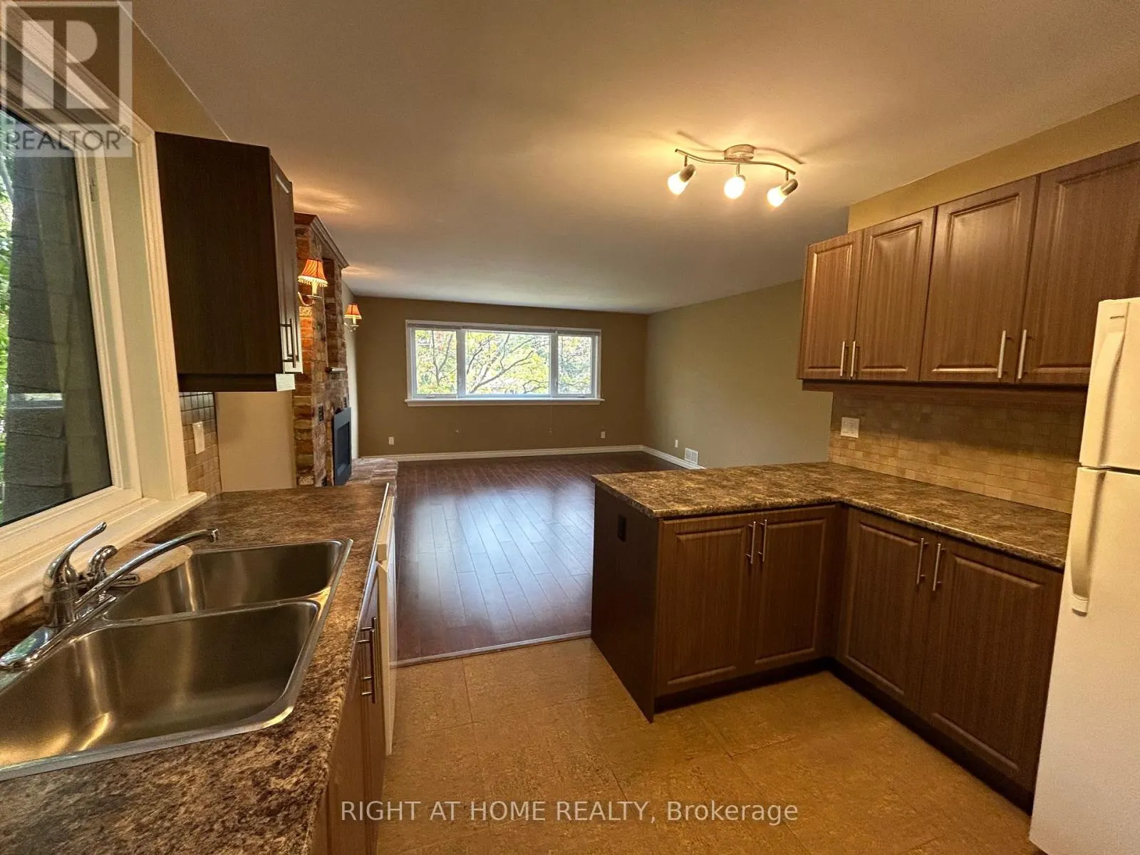 UPPER LEVEL - 36 AURORA HEIGHTS DRIVE